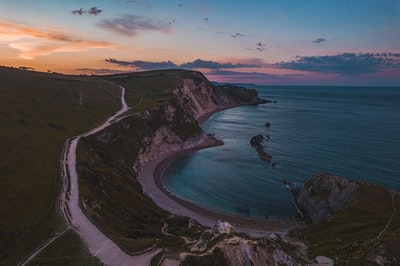 日落时的海山鸟瞰图